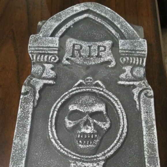 Halloween 4-Piece Tombstone Set - Picture 3 of 6